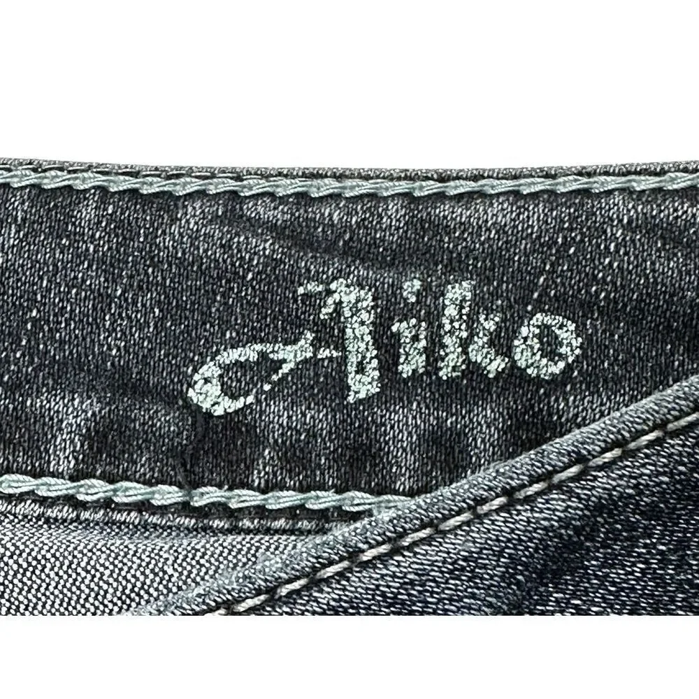 Silver Aiko Bootcut Dark Wash Low Rise Denim Blue Jeans Women’s Size 28x29